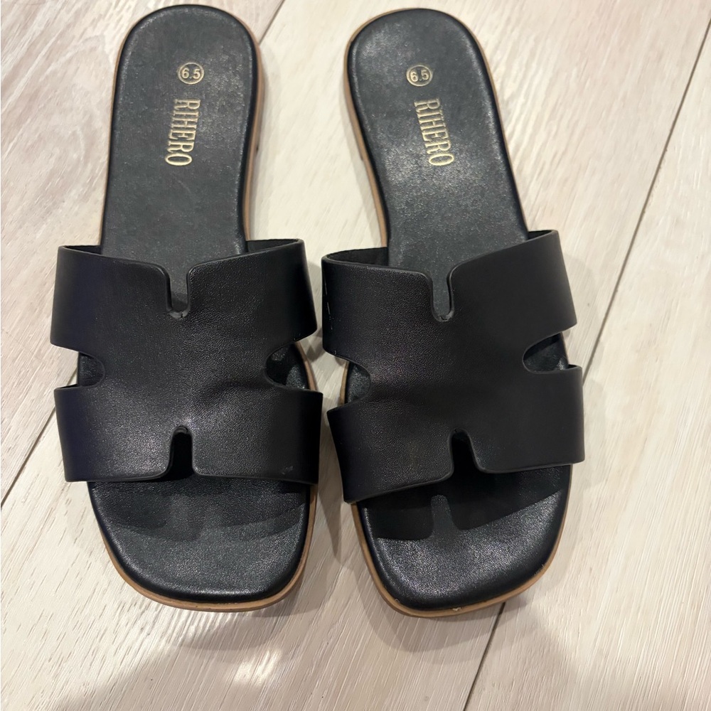 Black Slide Sandals for Women — Smooth Cutout Strap